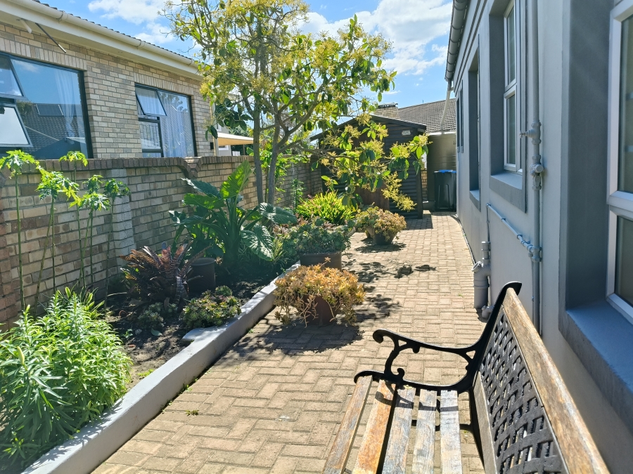3 Bedroom Property for Sale in Wavecrest Eastern Cape